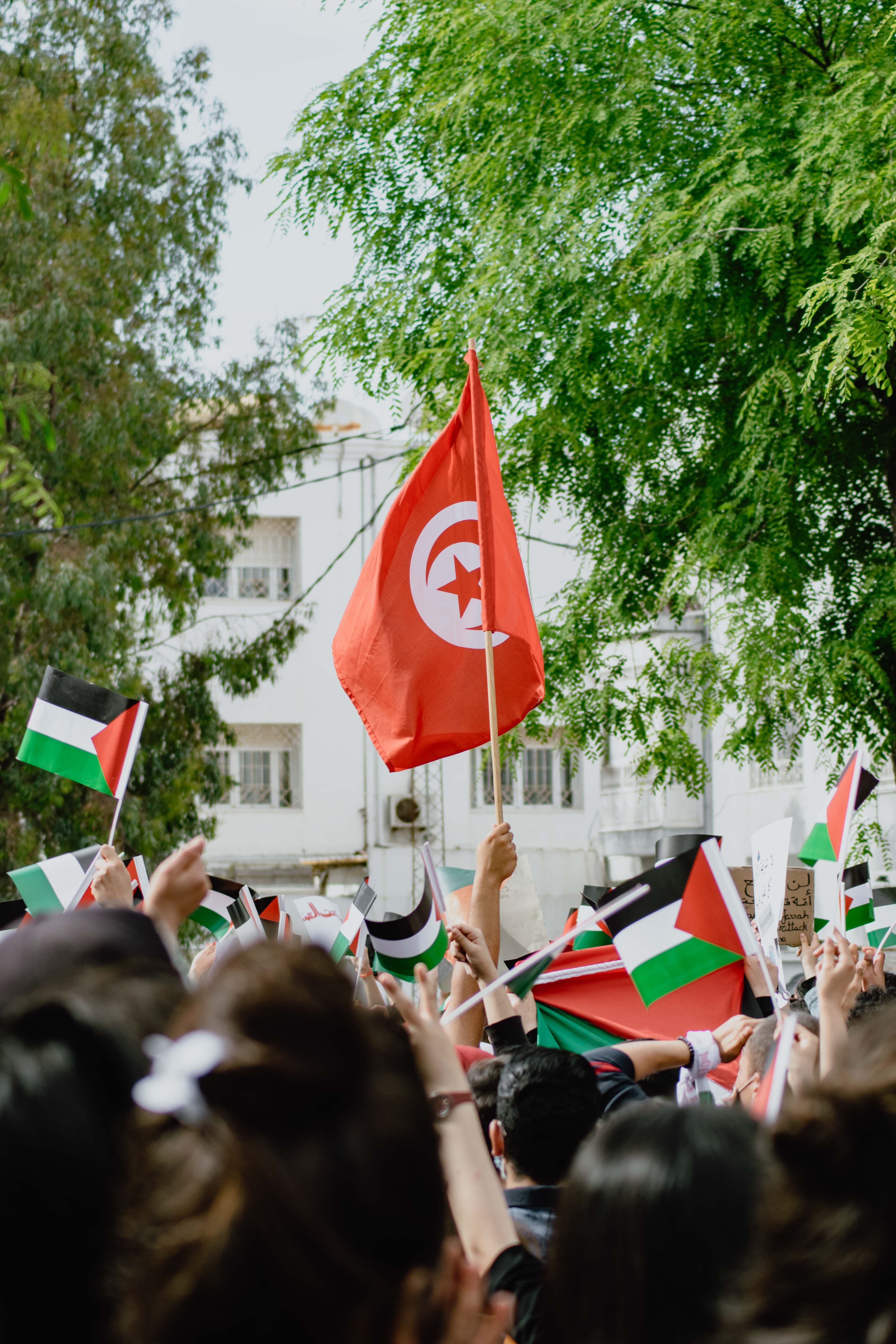 من الذي يكتب التاريخ: مبادرات توثيق ثورات الربيع العربي